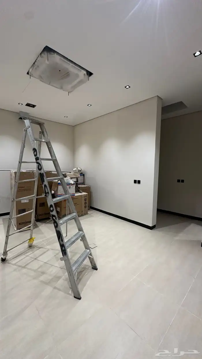 للبيع فيلا حي اشبيلية 8