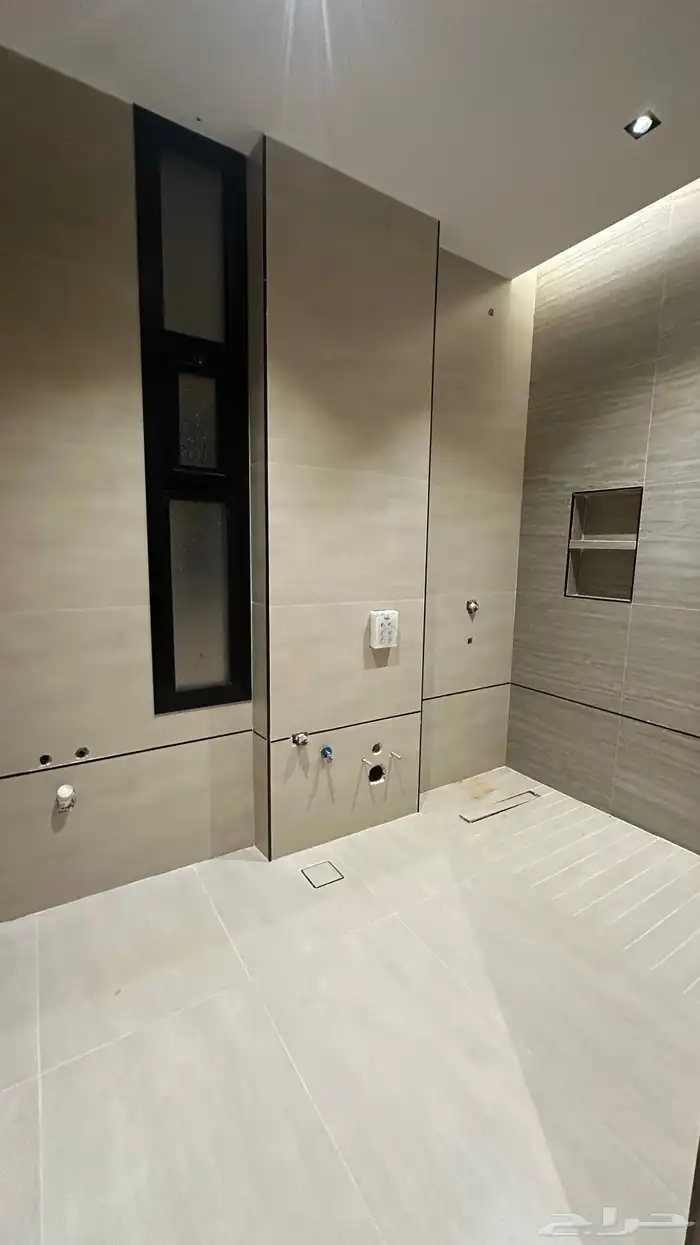 للبيع فيلا حي اشبيلية 19