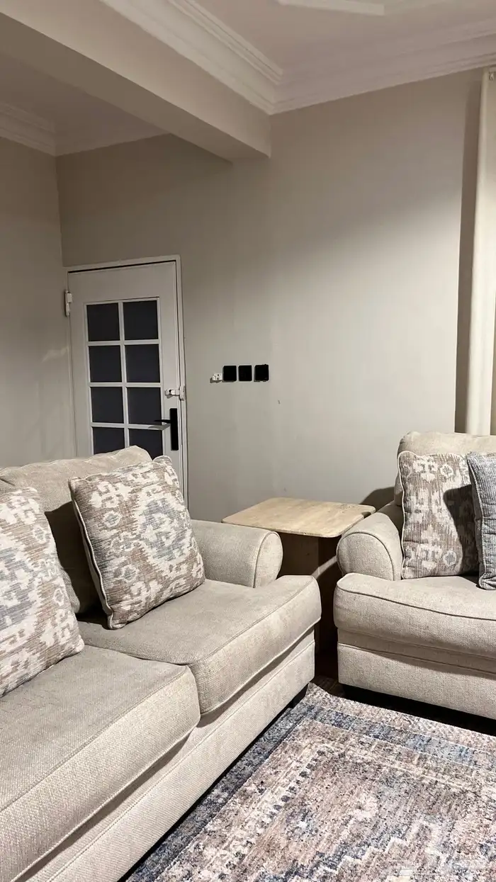 كنب اشلي وطاوله ركن وستاير 8