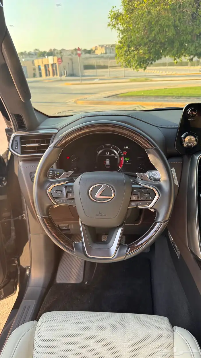 جيب لكزس 2023 16