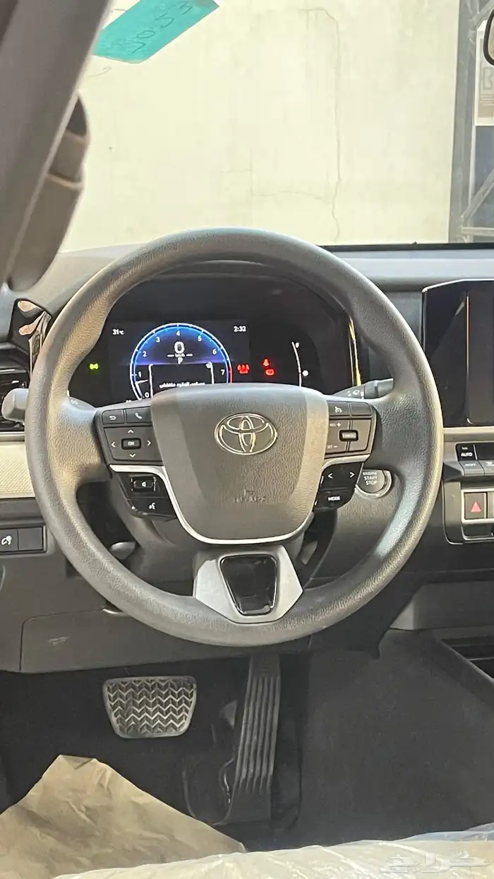 تويوتا كامري E 2025 10