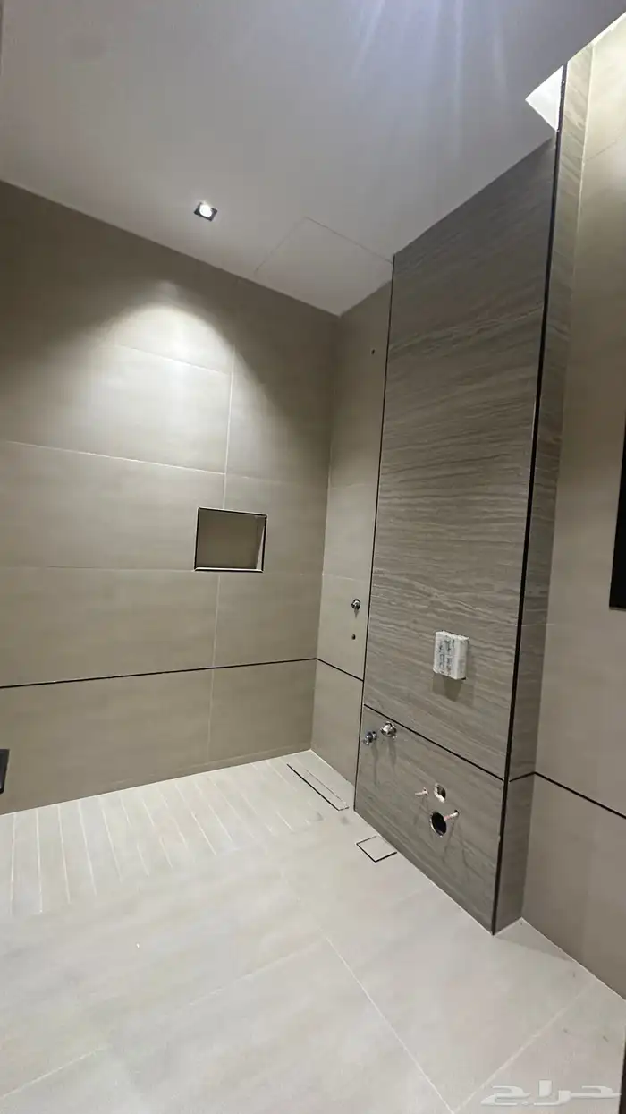 للبيع فيلا حي اشبيلية 26