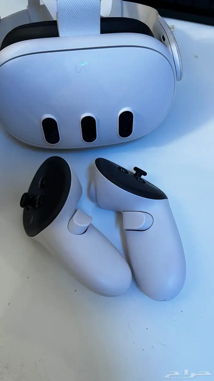 نظاره واقع افتراضي VR ميتا كويست 2