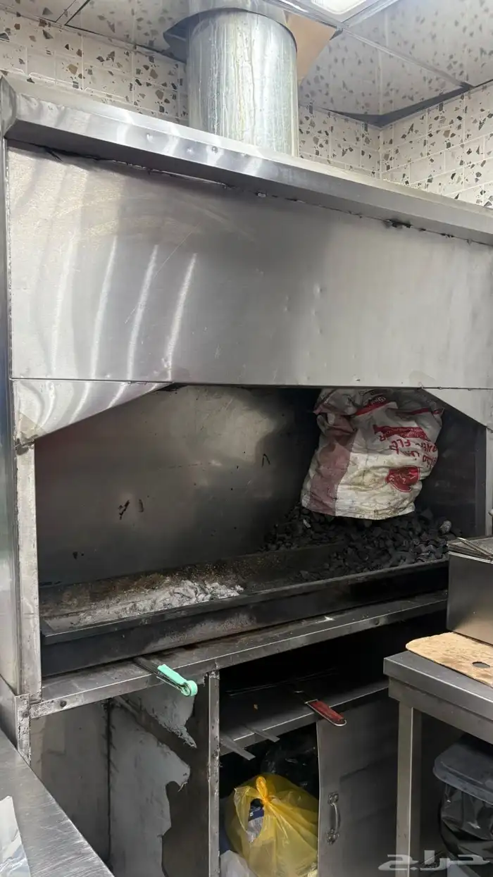 معدات مطعم مشويات وشاورما كاملة للبيع   جاهزة للتشغيل 4