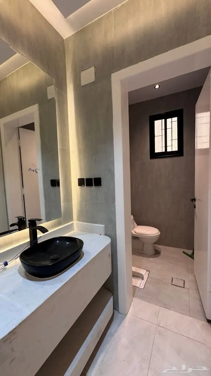 للبيع روف علوى مع ملحق مداخل مستقله من 600 الف حى الوسام 7