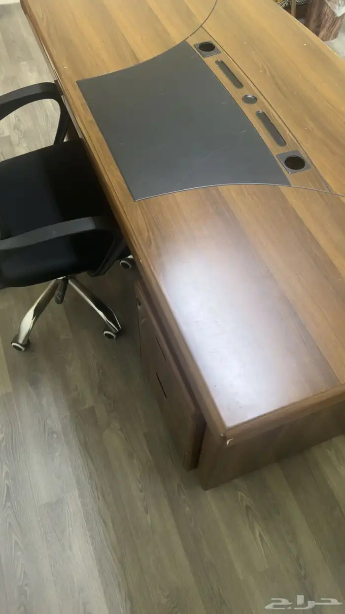 مكتب خشب ثقيل وكرسي متحرك 4