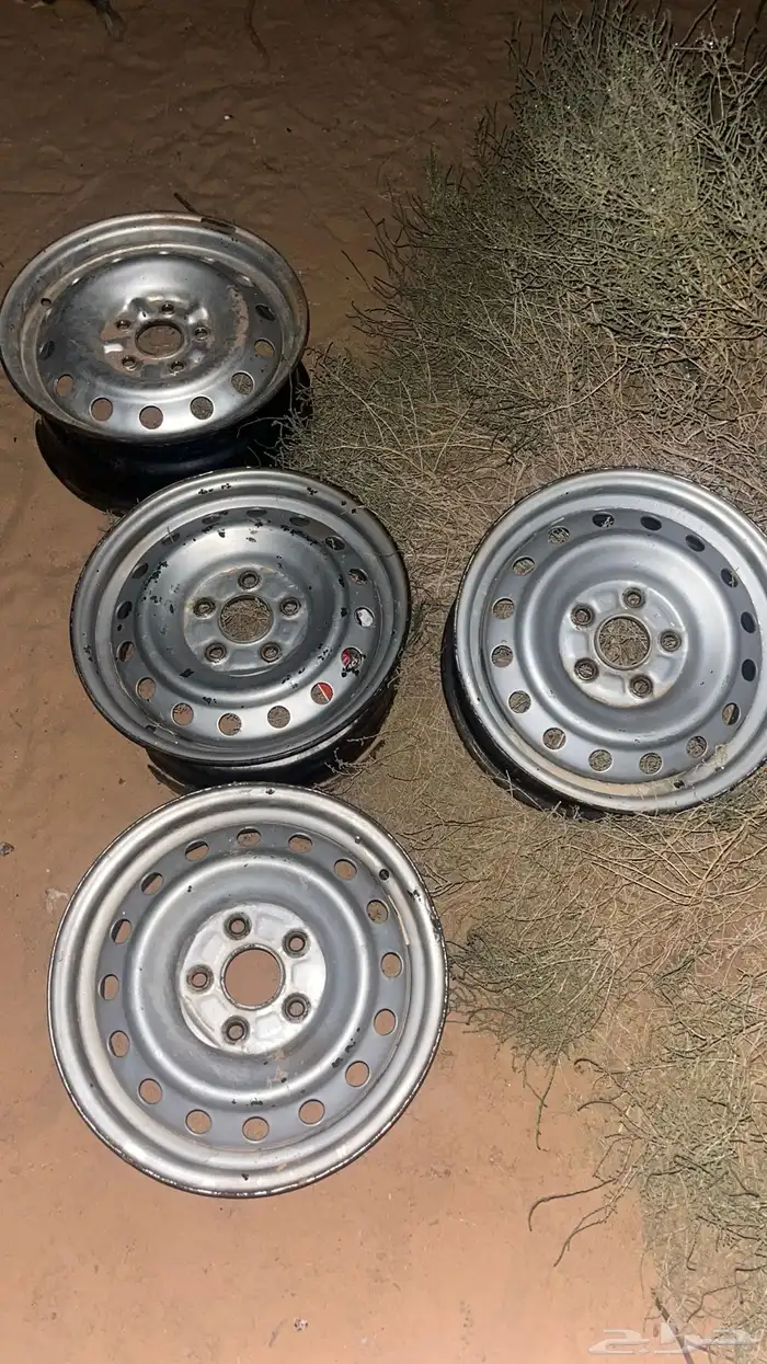 للبيع جنوط بلد هايلكس مقاس 15 0