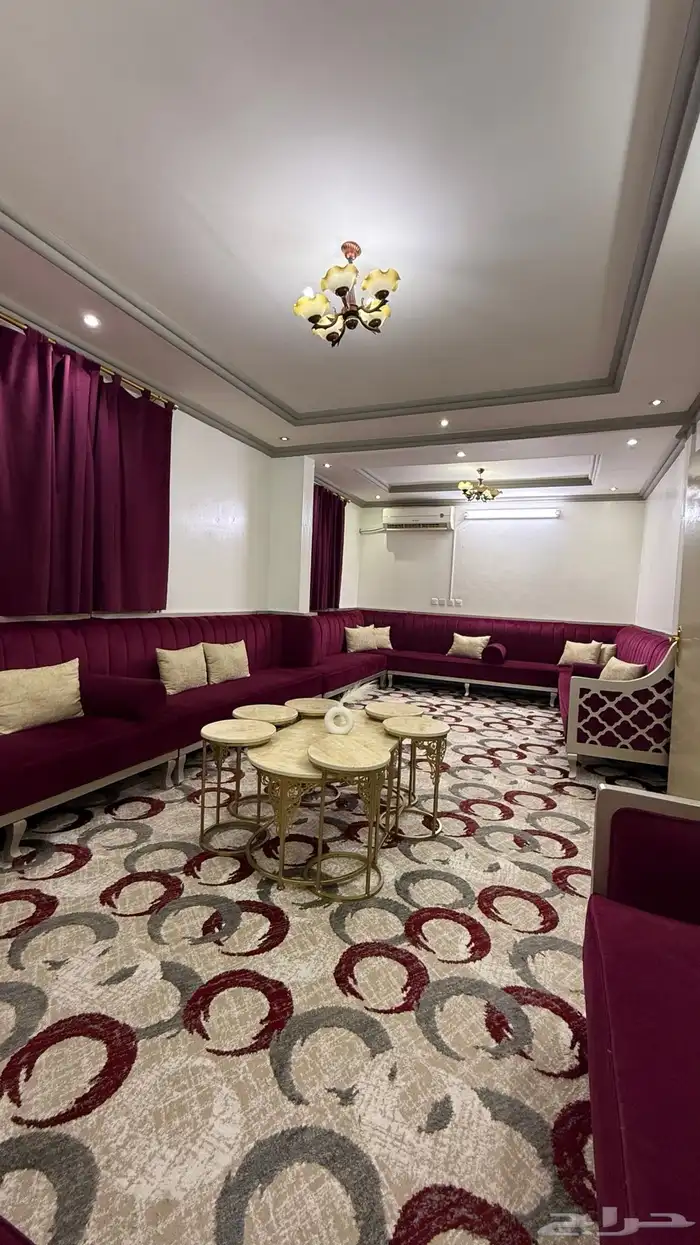 كنب كامل للبيع مع جميع ملحقاته 0