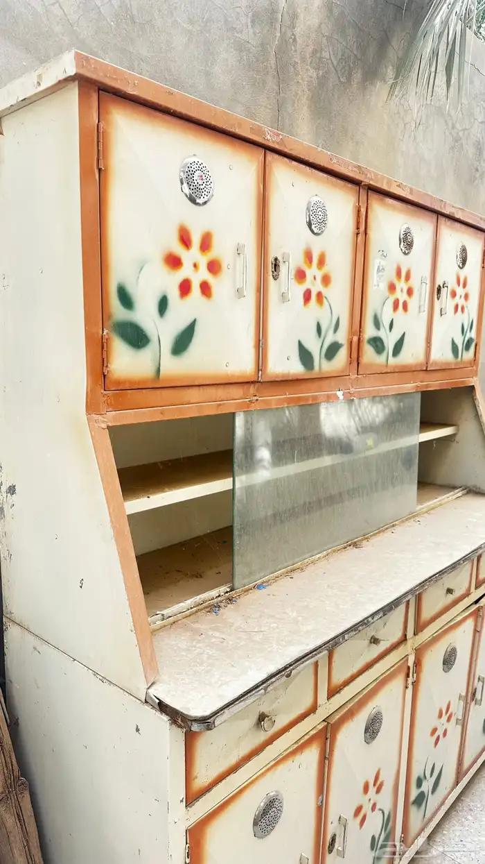 للبيع دولاب تراثي نظيف 0