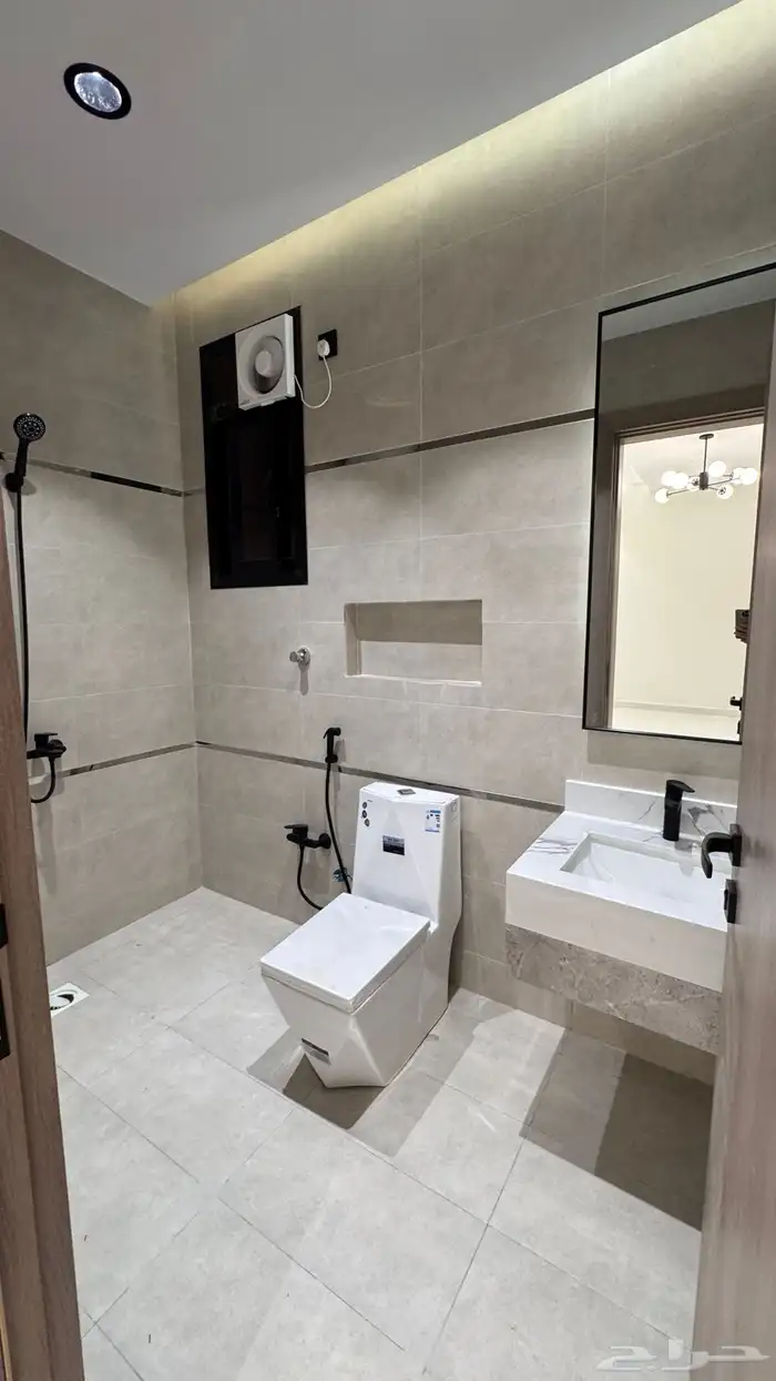 للبيع شقه ارضيه 6 غرف vipمع حوش وبايكه من 540 الف احد رفيده 14