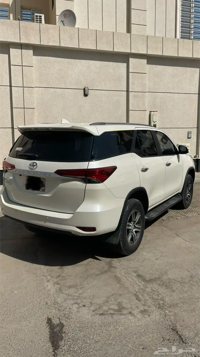 فورتشنر ديزل نضيف وكالة 2021 للبيع 11