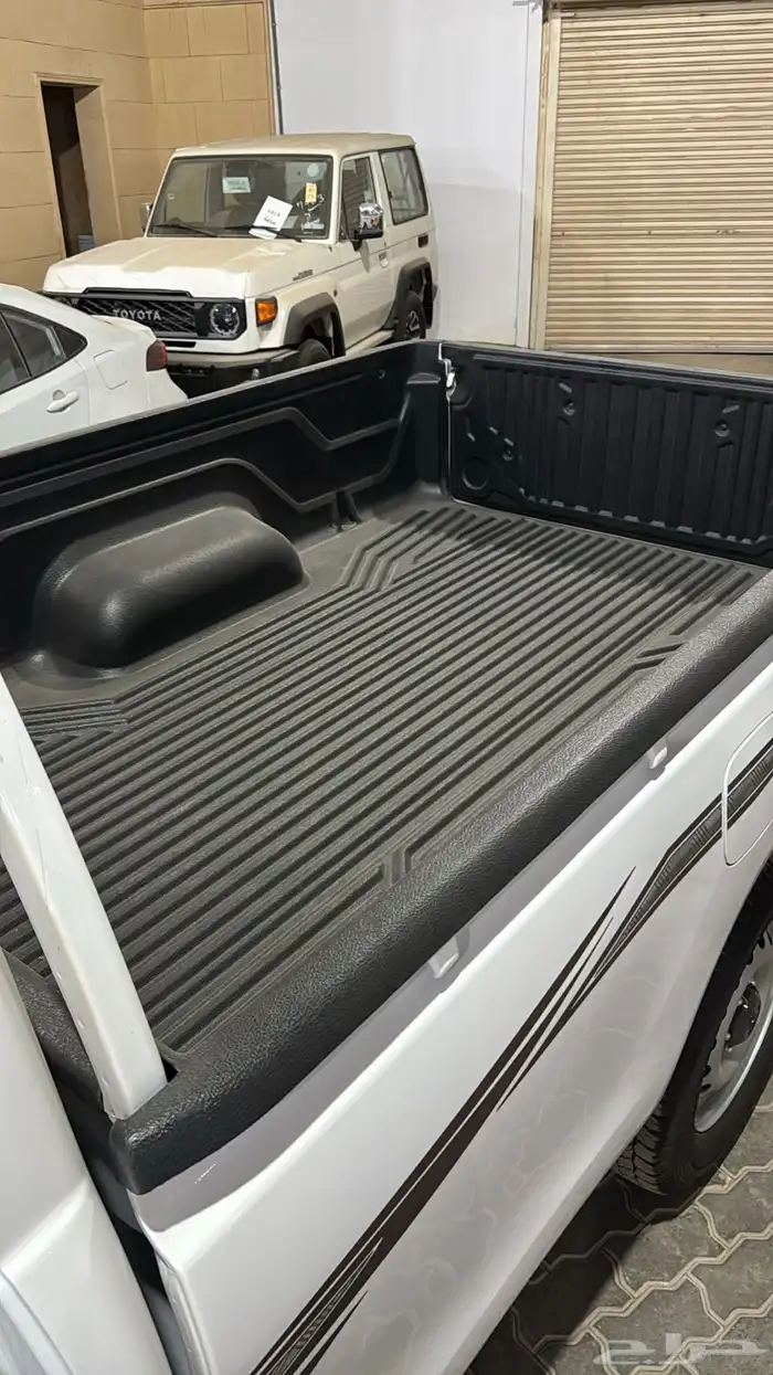 تويوتا هايلوكس GLX ديزل دبل 2025 10