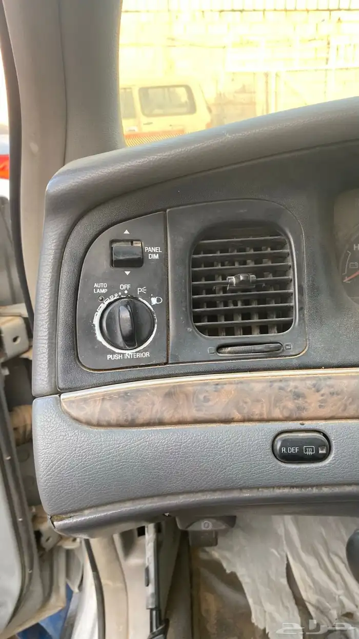 يوجد لدي قطع فورد فكتوريا 12