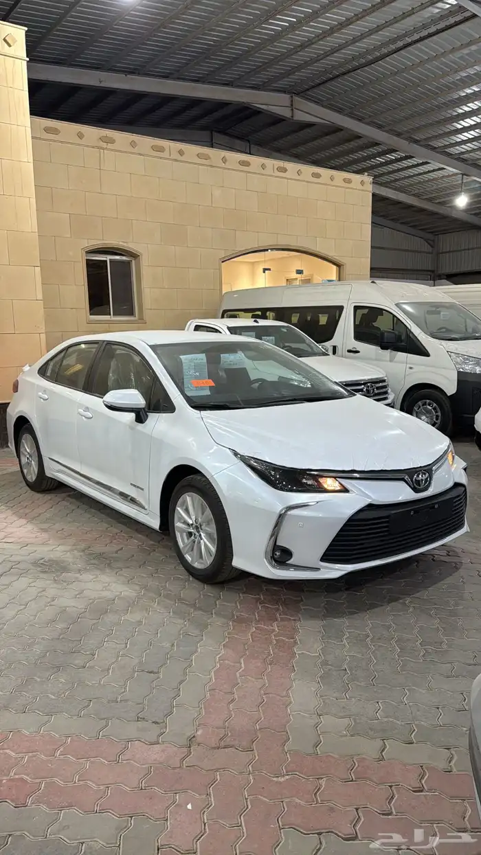 تويوتا كورلا XLI المطور جنوط بنزين 2025 1