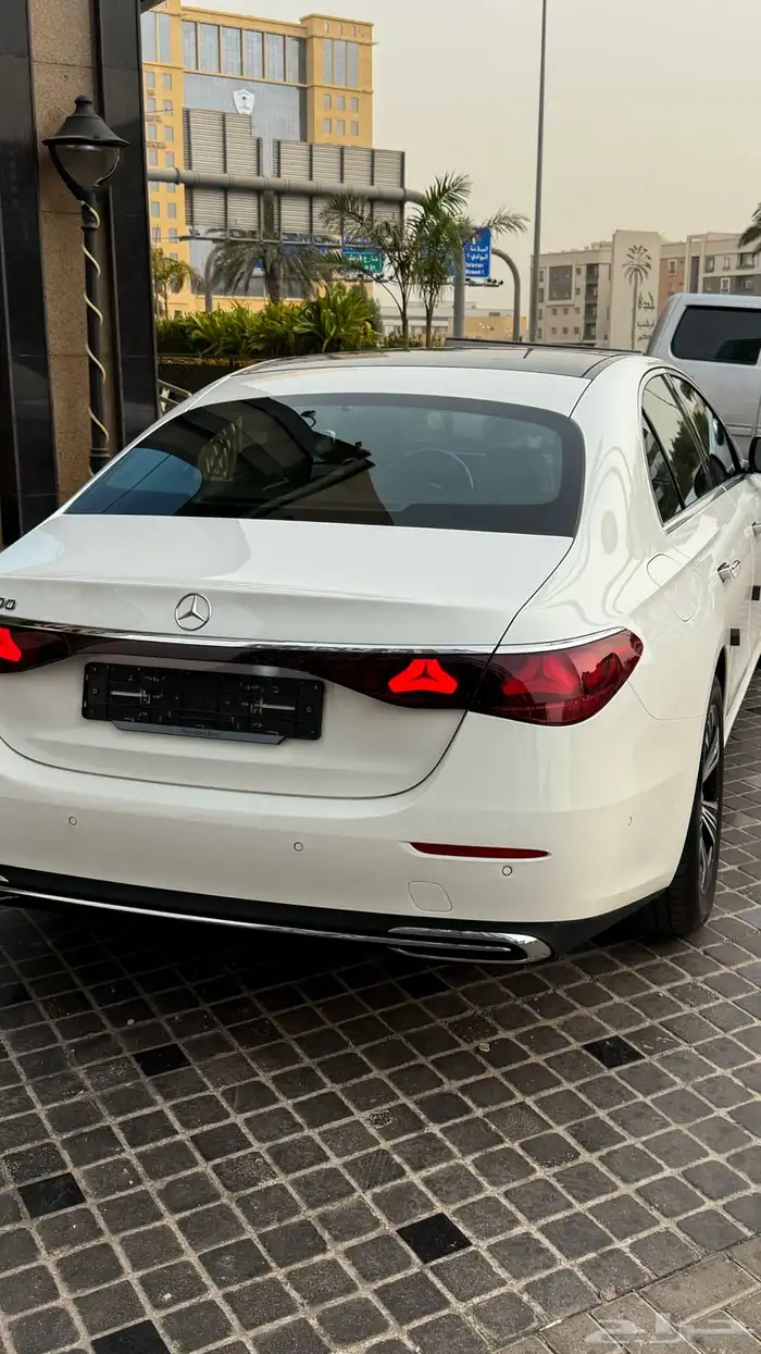 مرسيدس e200 2024 4