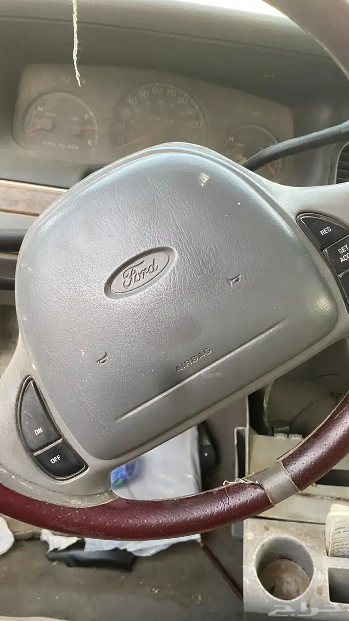 يوجد لدي قطع فورد فكتوريا 14