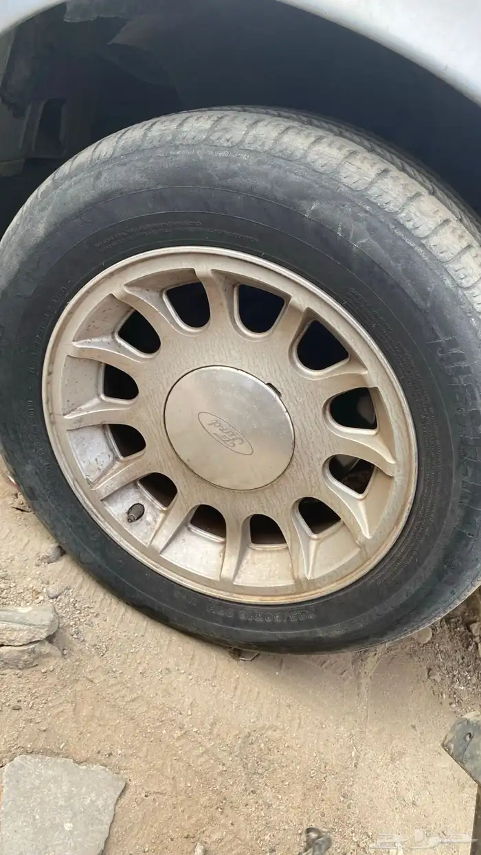 يوجد لدي قطع فورد فكتوريا 5