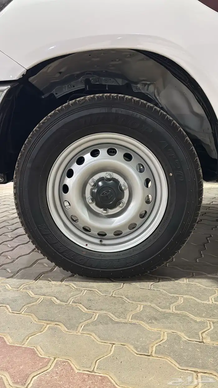 تويوتا هايلوكس GLX ديزل دبل 2025 4