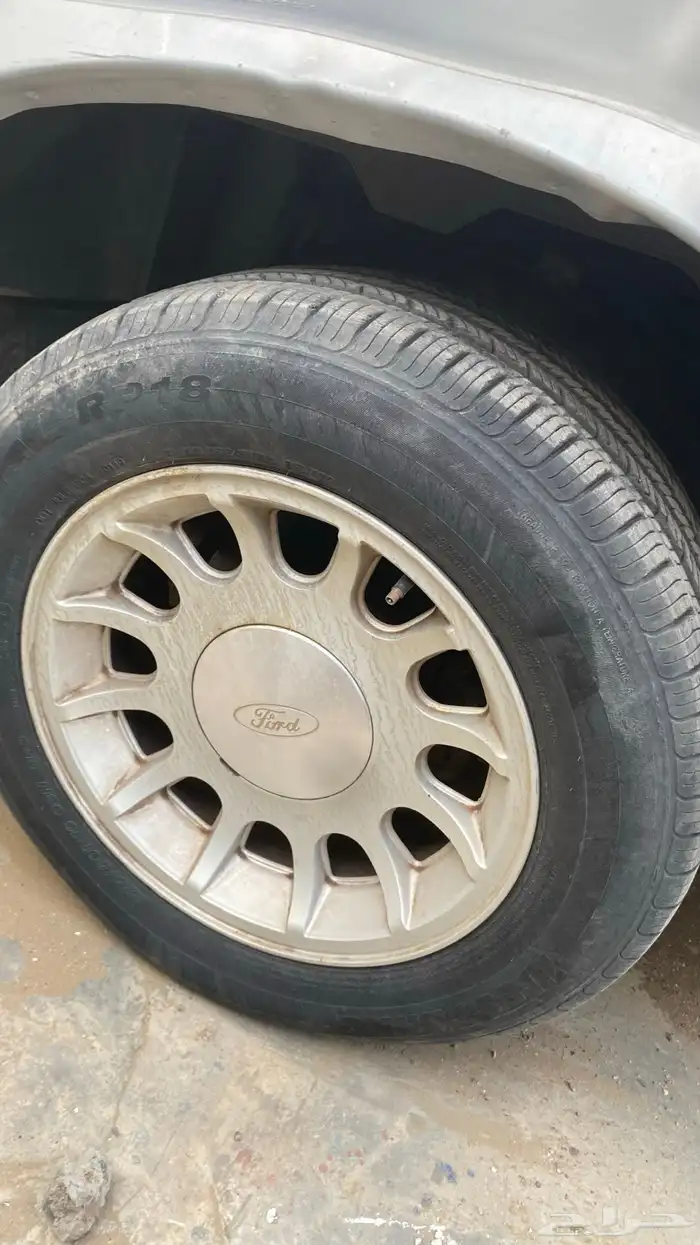 يوجد لدي قطع فورد فكتوريا 4