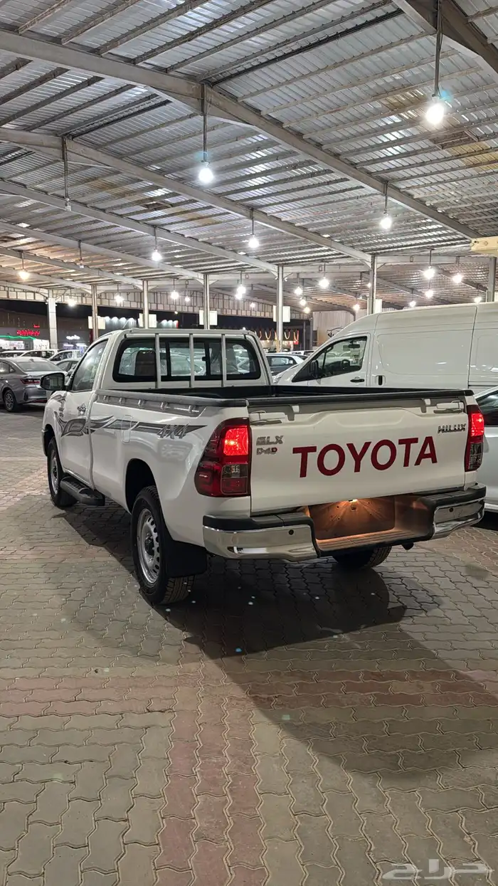 تويوتا هايلوكس GLX ديزل دبل 2025 3