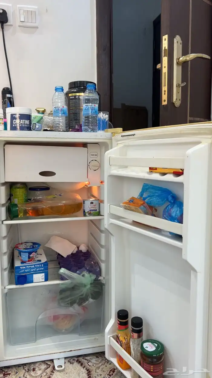 لدي أثاث نظيف شبه جديد 1