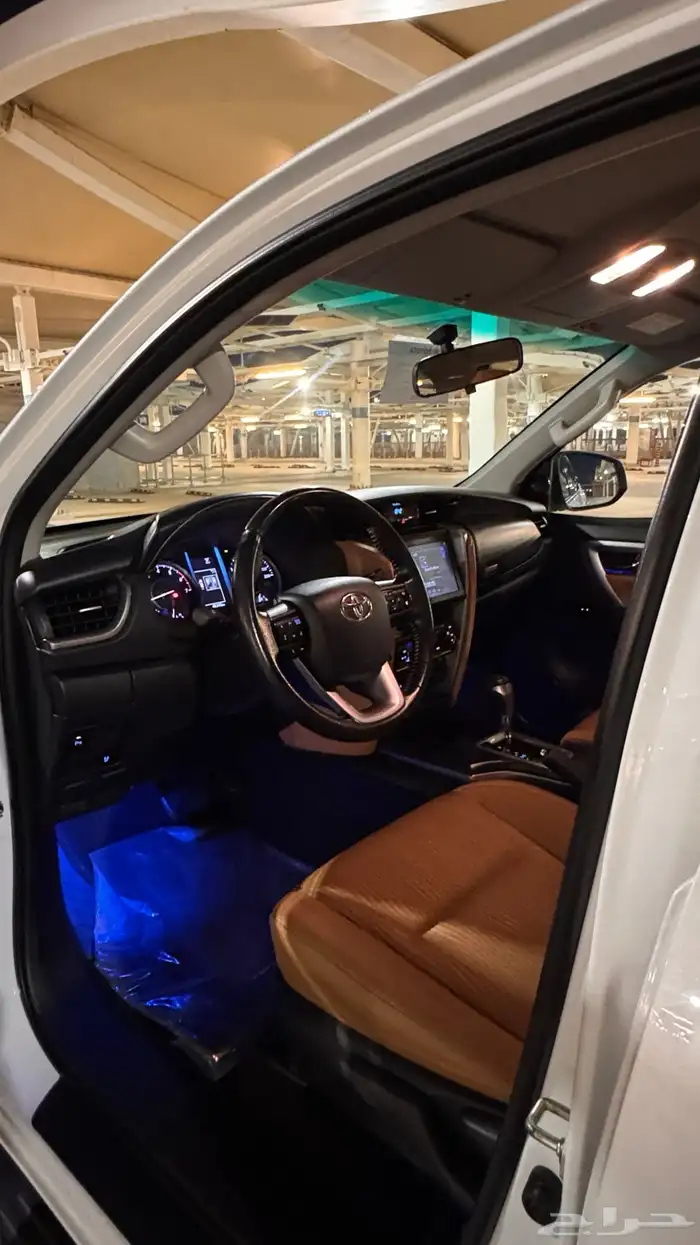 فورتشنر VX1 2023 ابيض وكالة 6