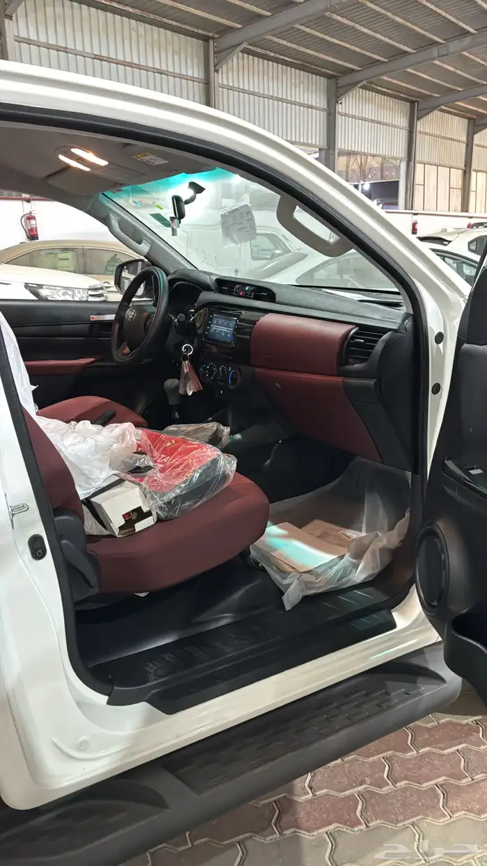 تويوتا هايلوكس GLX ديزل دبل 2025 9