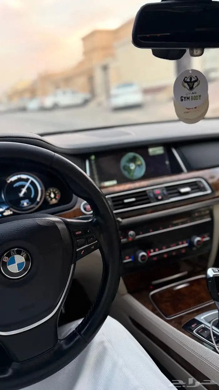 بي ام دبليو 730 مديل 2014 17