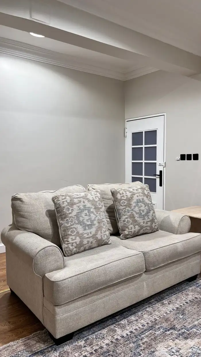 كنب اشلي وطاوله ركن وستاير 6