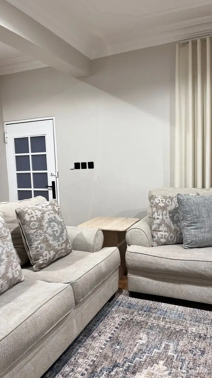 كنب اشلي وطاوله ركن وستاير 7