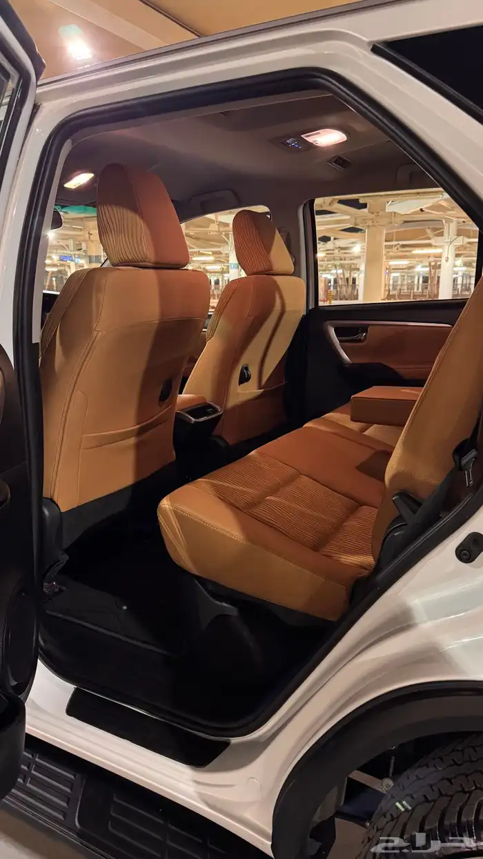 فورتشنر VX1 2023 ابيض وكالة 7