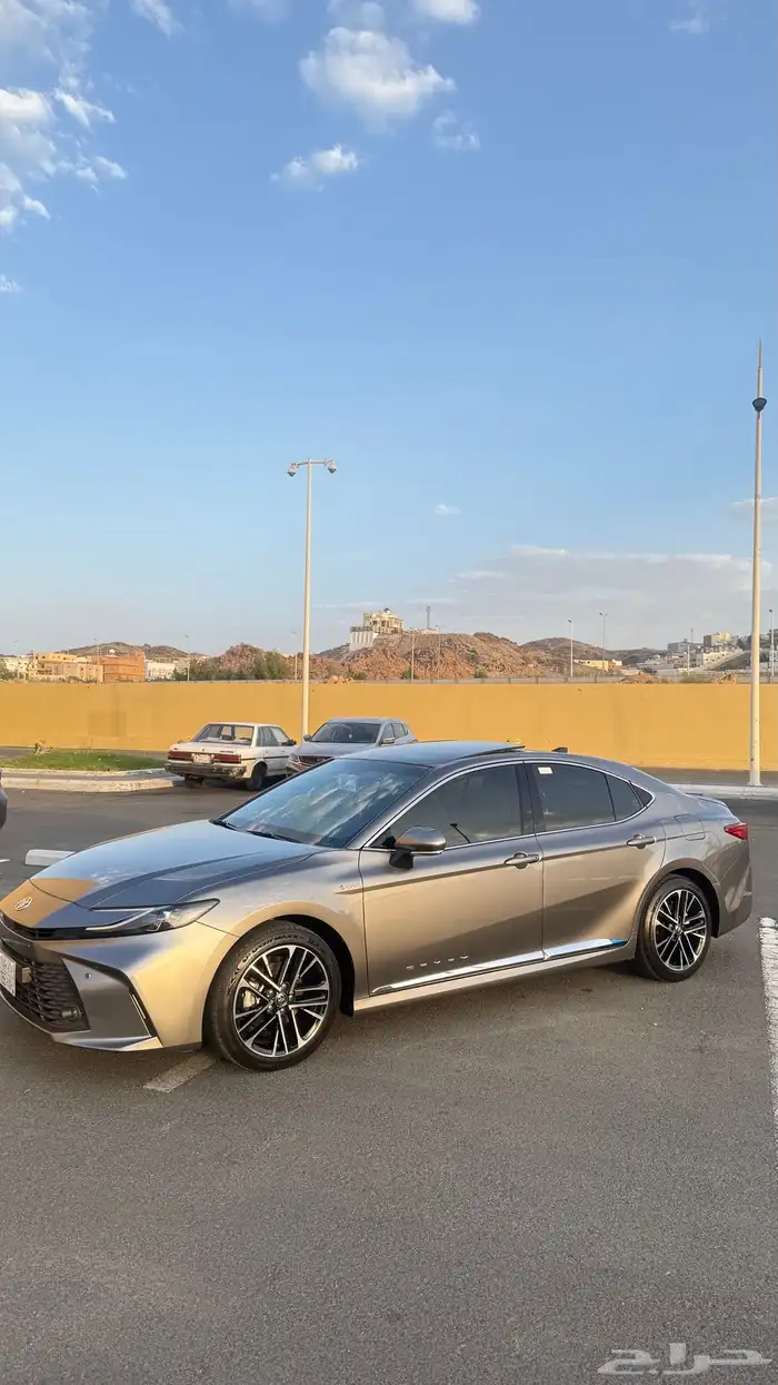 كامري 2025 LE تيتانيوم هايبرد 4