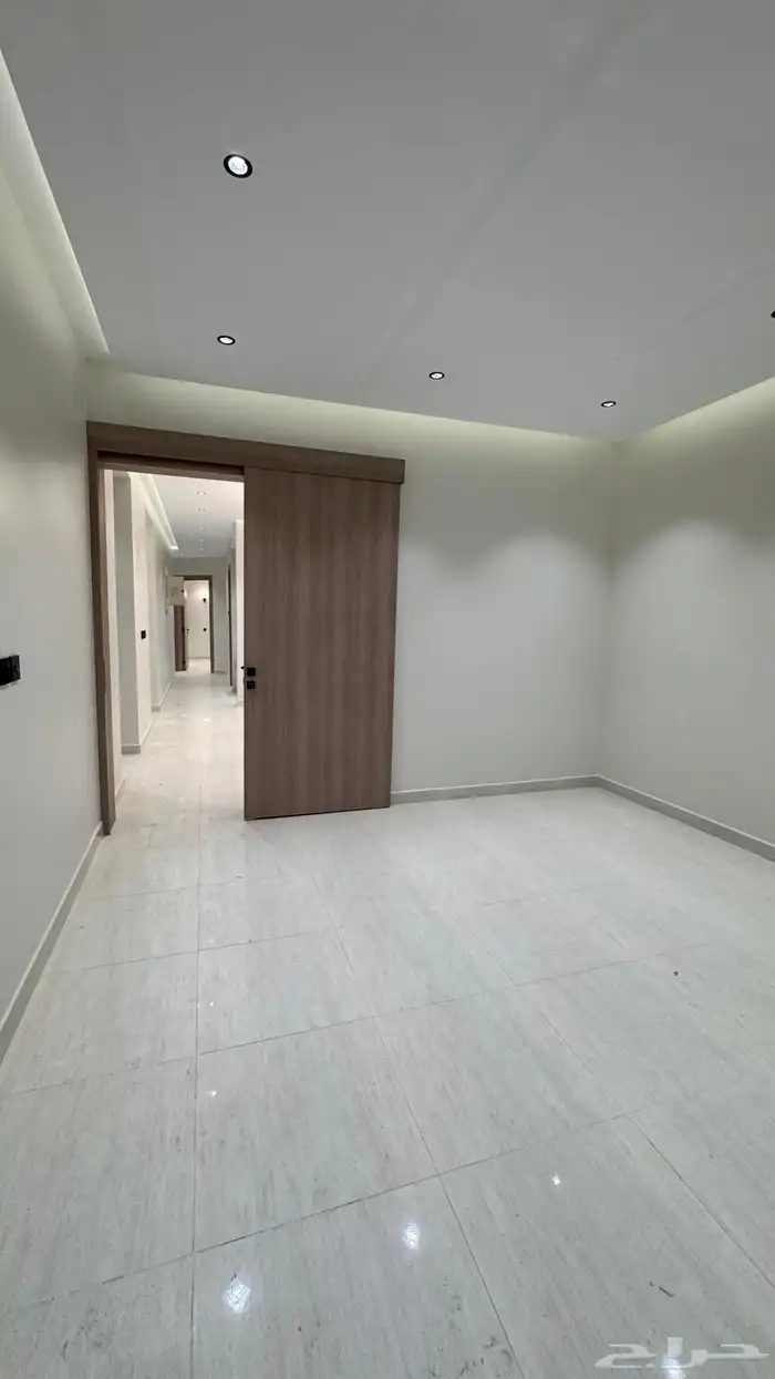 للبيع شقه ارضيه 6 غرف vipمع حوش وبايكه من 540 الف احد رفيده 7