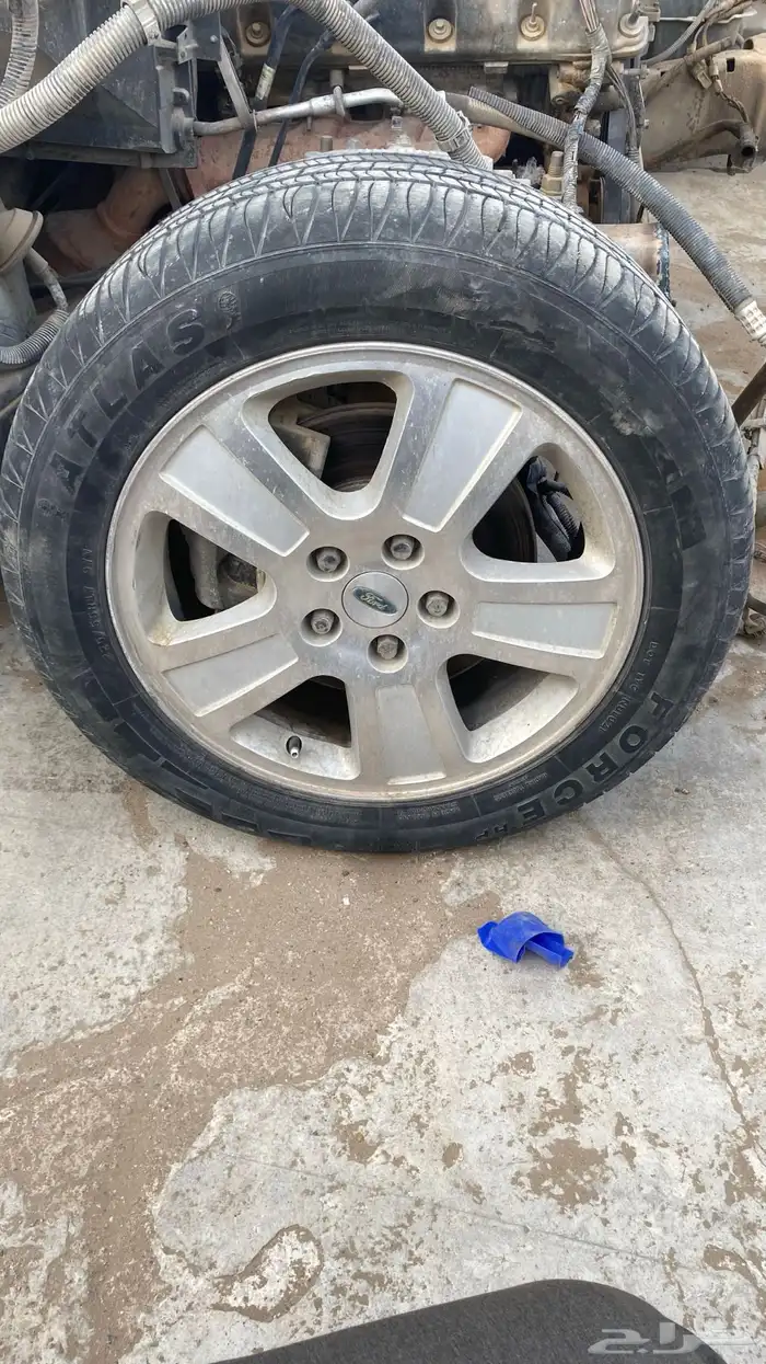 يوجد لدي قطع فورد فكتوريا 66