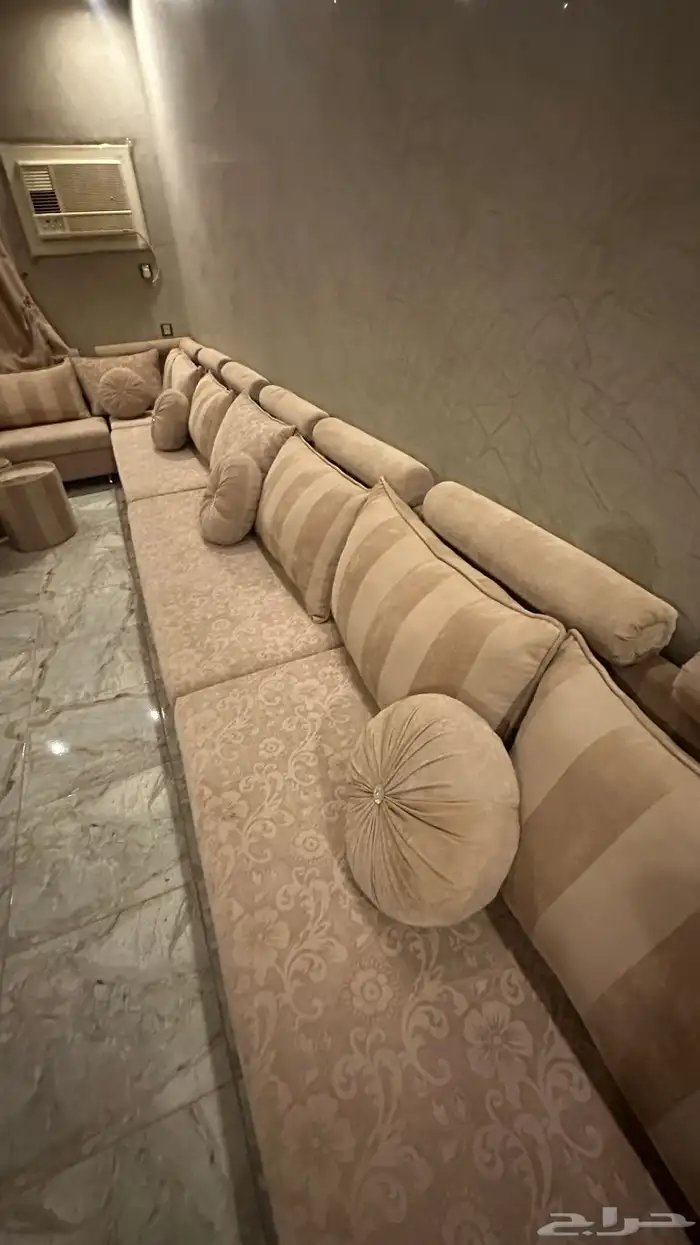 كنب ومكيف مستعمل للبيع 1