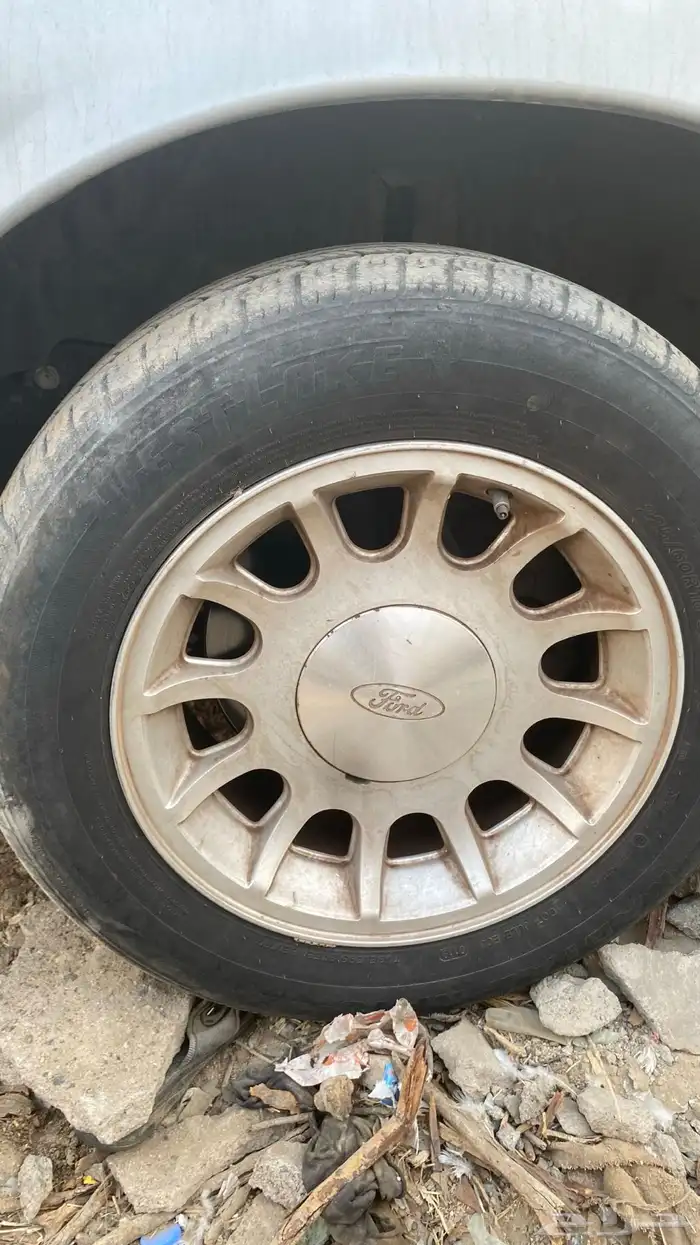 يوجد لدي قطع فورد فكتوريا 3