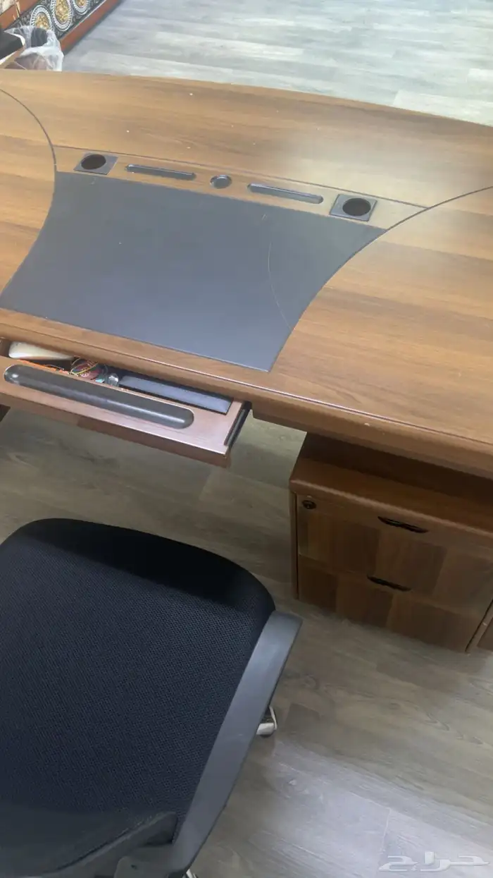 مكتب خشب ثقيل وكرسي متحرك 5