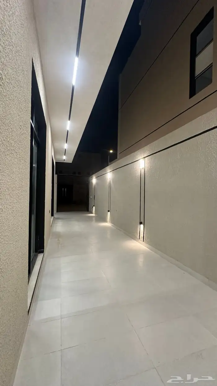 للبيع فيلا حي اشبيلية 30