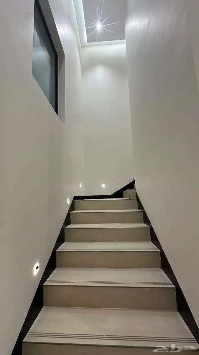 للبيع فيلا حي اشبيلية 32