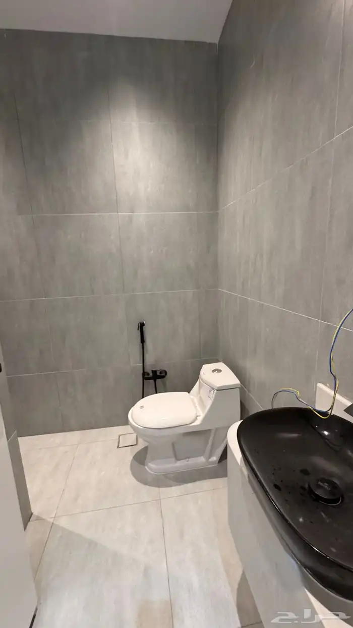 للبيع روف علوى مع ملحق مداخل مستقله من 600 الف حى الوسام 20