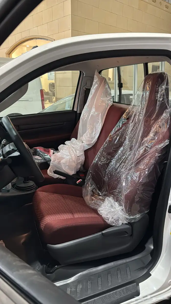 تويوتا هايلوكس GLX ديزل دبل 2025 8