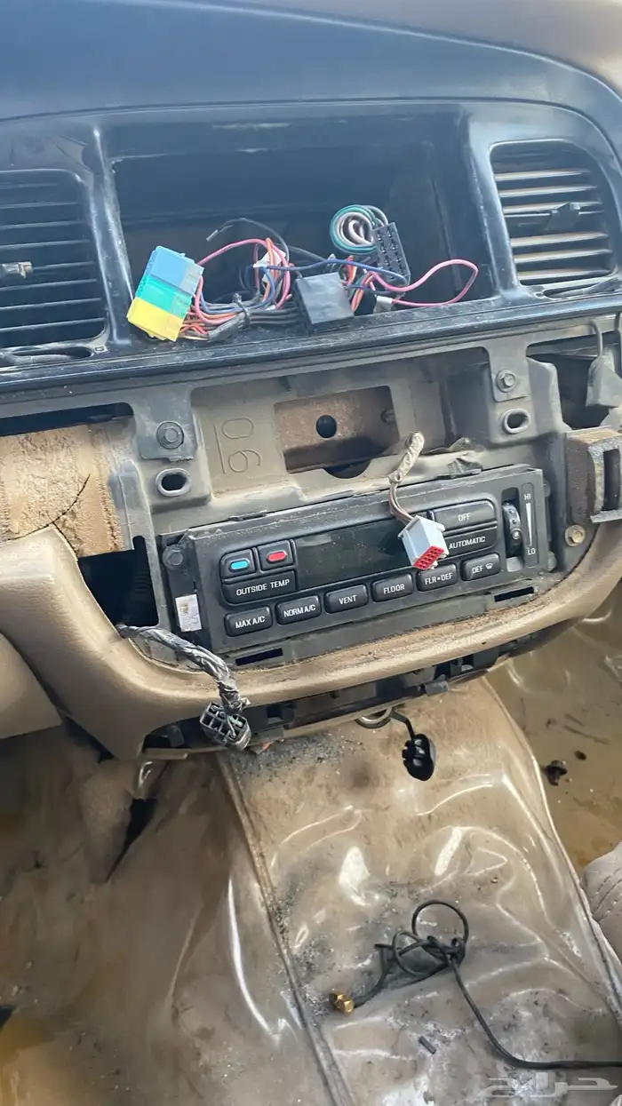 يوجد لدي قطع فورد فكتوريا 49