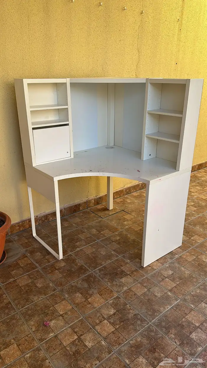 طاولة دراسية للبيع المستعجل جدا 0