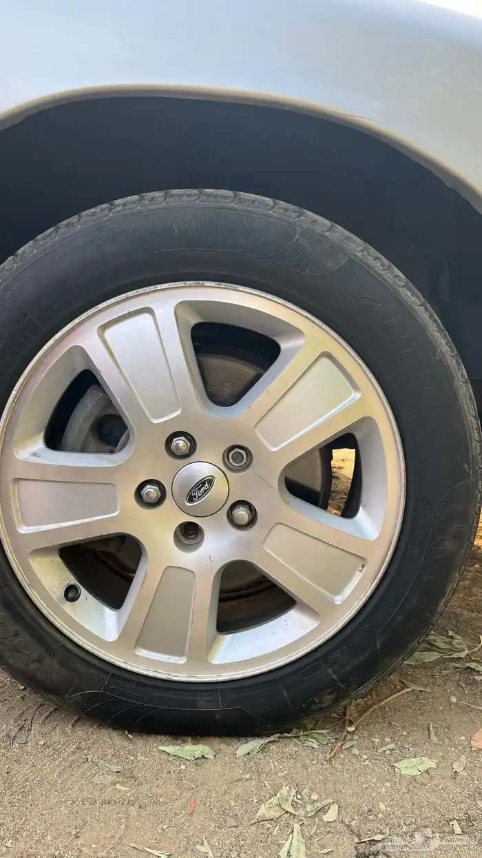 فورد فكتوريا فل كامل 2005 11