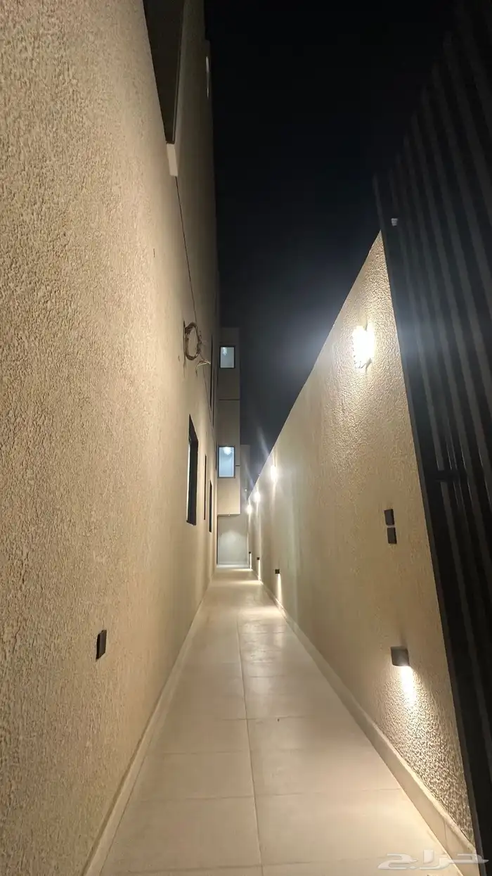 للبيع فيلا حي اشبيلية 33