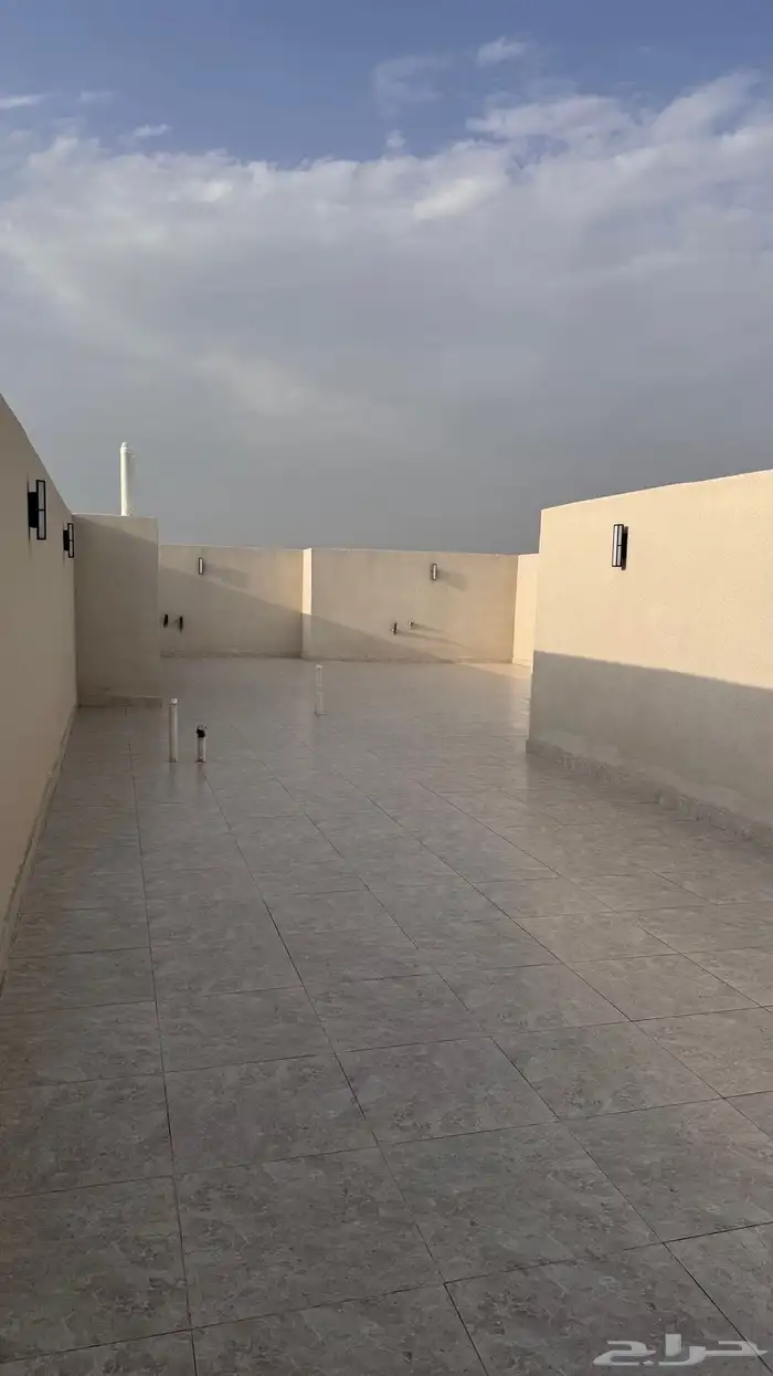 للبيع شقق ارضيه مداخل مستقله وعلوى مع سطح المحاله ابها 40