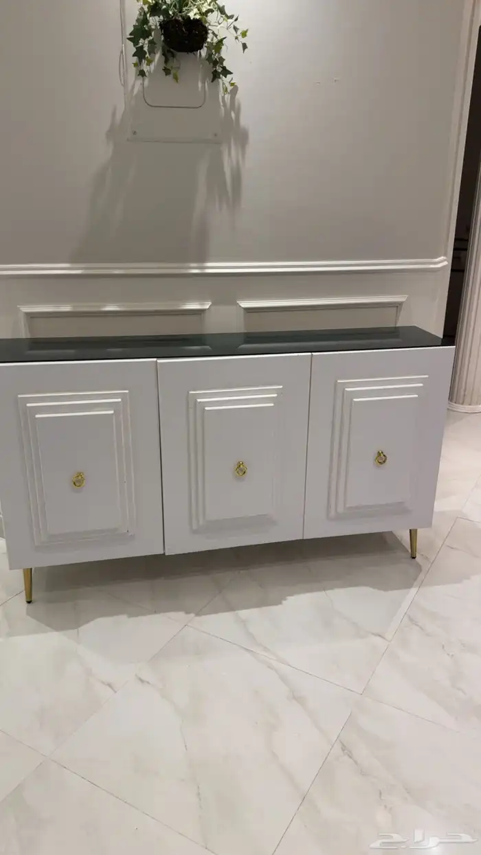 طاولة مدخل نضيفه للبيع ب250 0