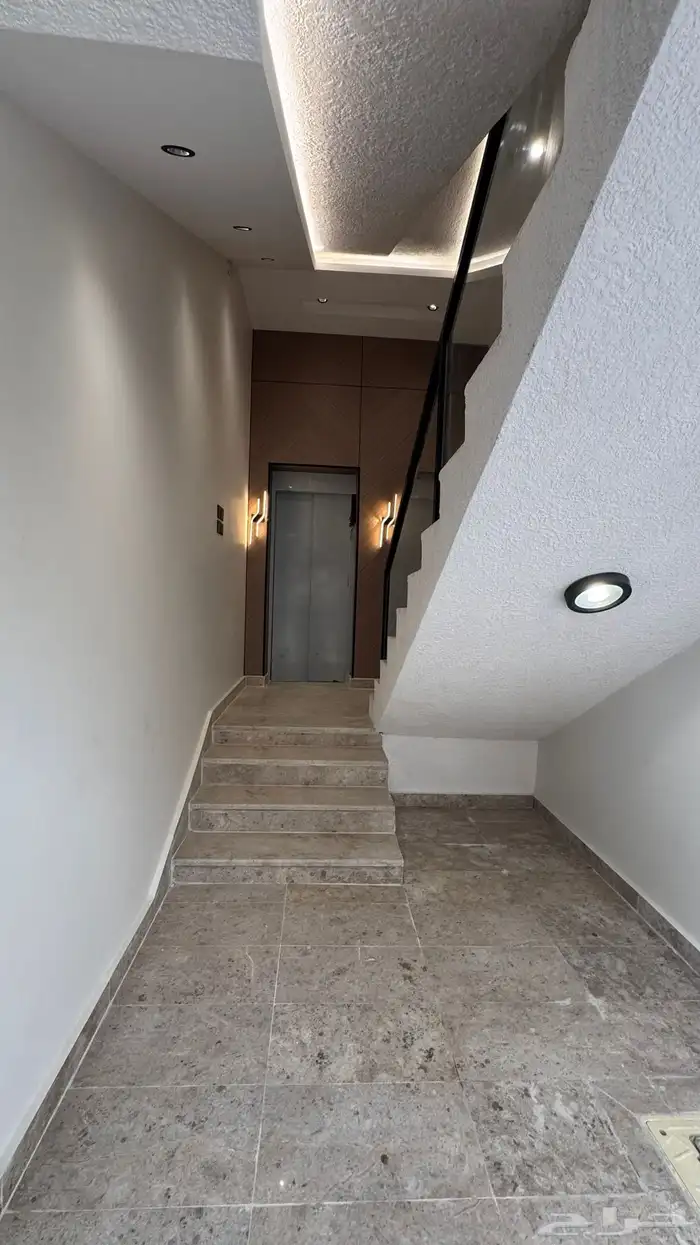 للبيع شقق ارضيه مداخل مستقله وعلوى مع سطح المحاله ابها 20