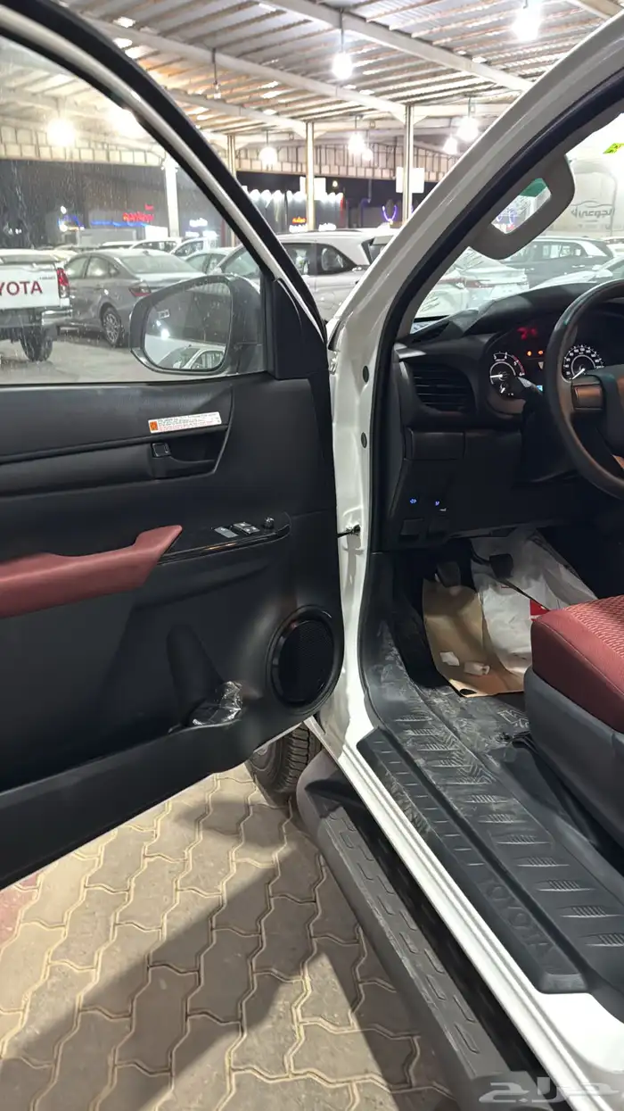 تويوتا هايلوكس GLX ديزل دبل 2025 6