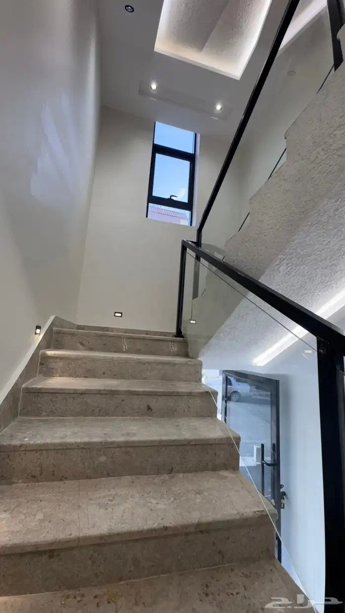 للبيع شقق ارضيه مداخل مستقله وعلوى مع سطح المحاله ابها 22